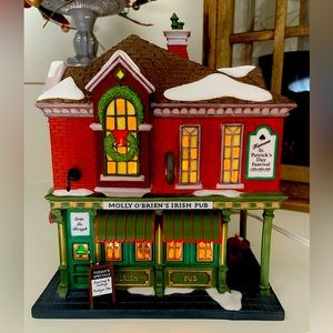 Department 56 Christmas in the City Molly O’Brien’s Irish Pub lighted bldg